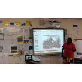 Video Claudette teaching in language